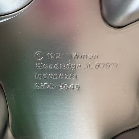 Wilton Ghosts Pan - Picture 3 of 3